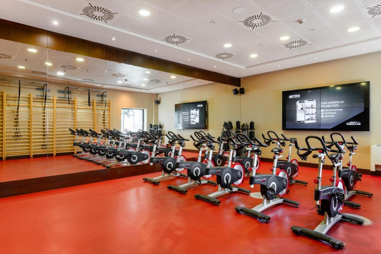 Budapest Marriott Hotel Exterior photo The gym at the hotel