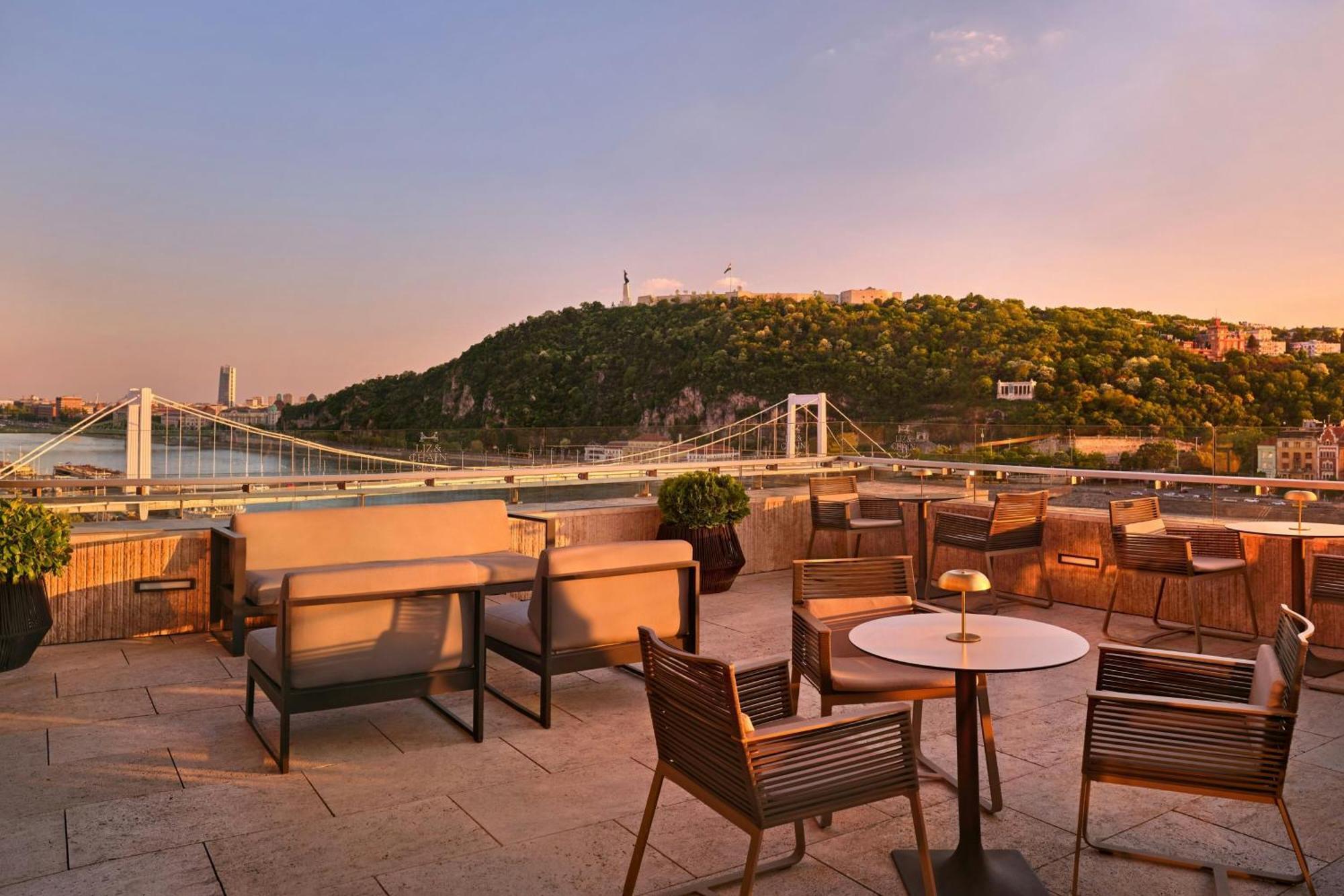Budapest Marriott Hotel Exterior photo