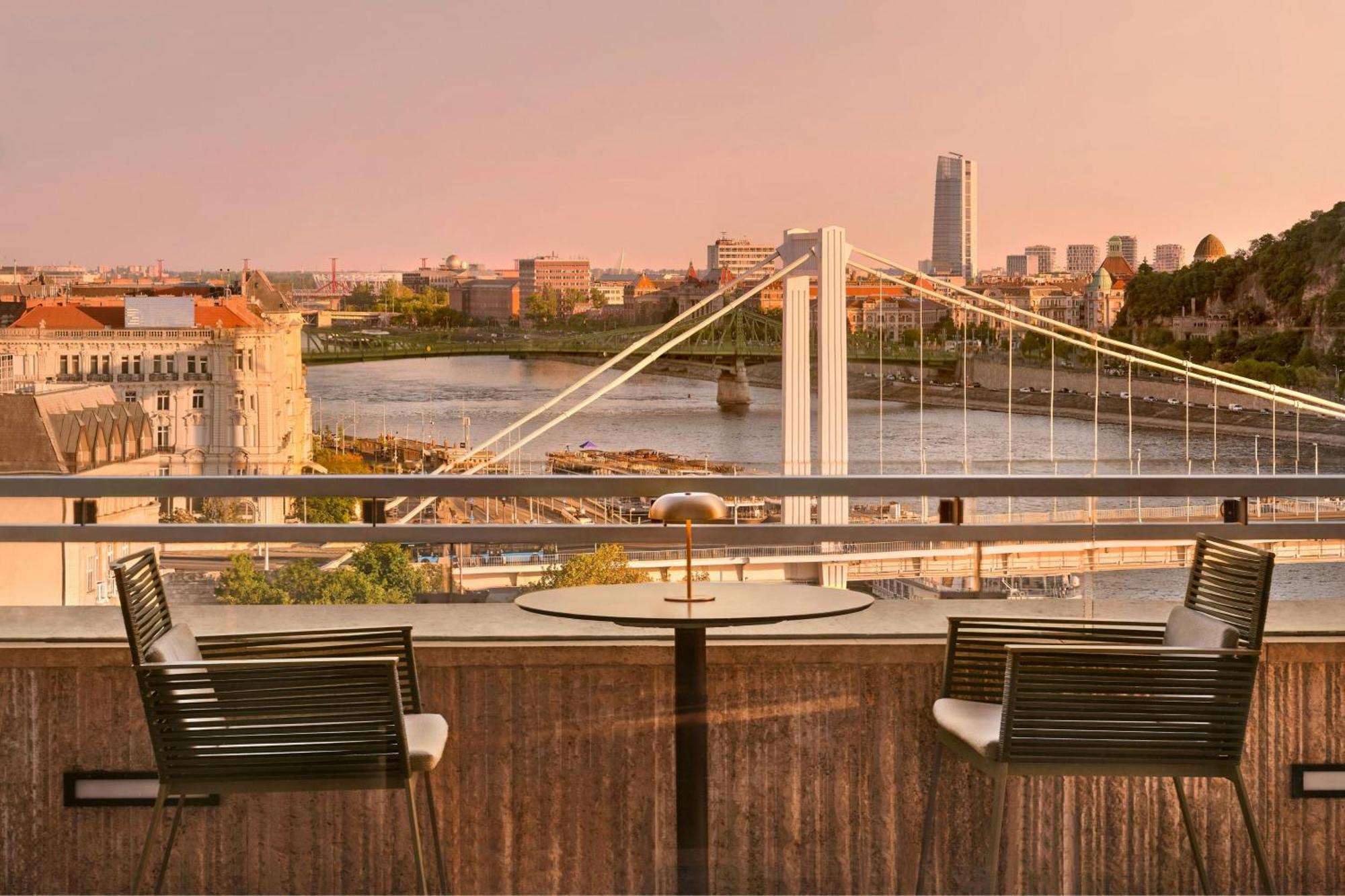 Budapest Marriott Hotel Exterior photo