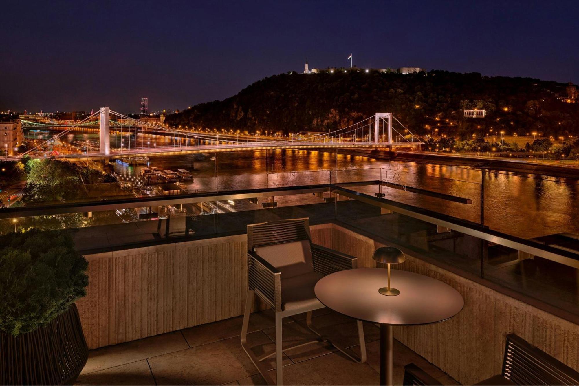 Budapest Marriott Hotel Exterior photo